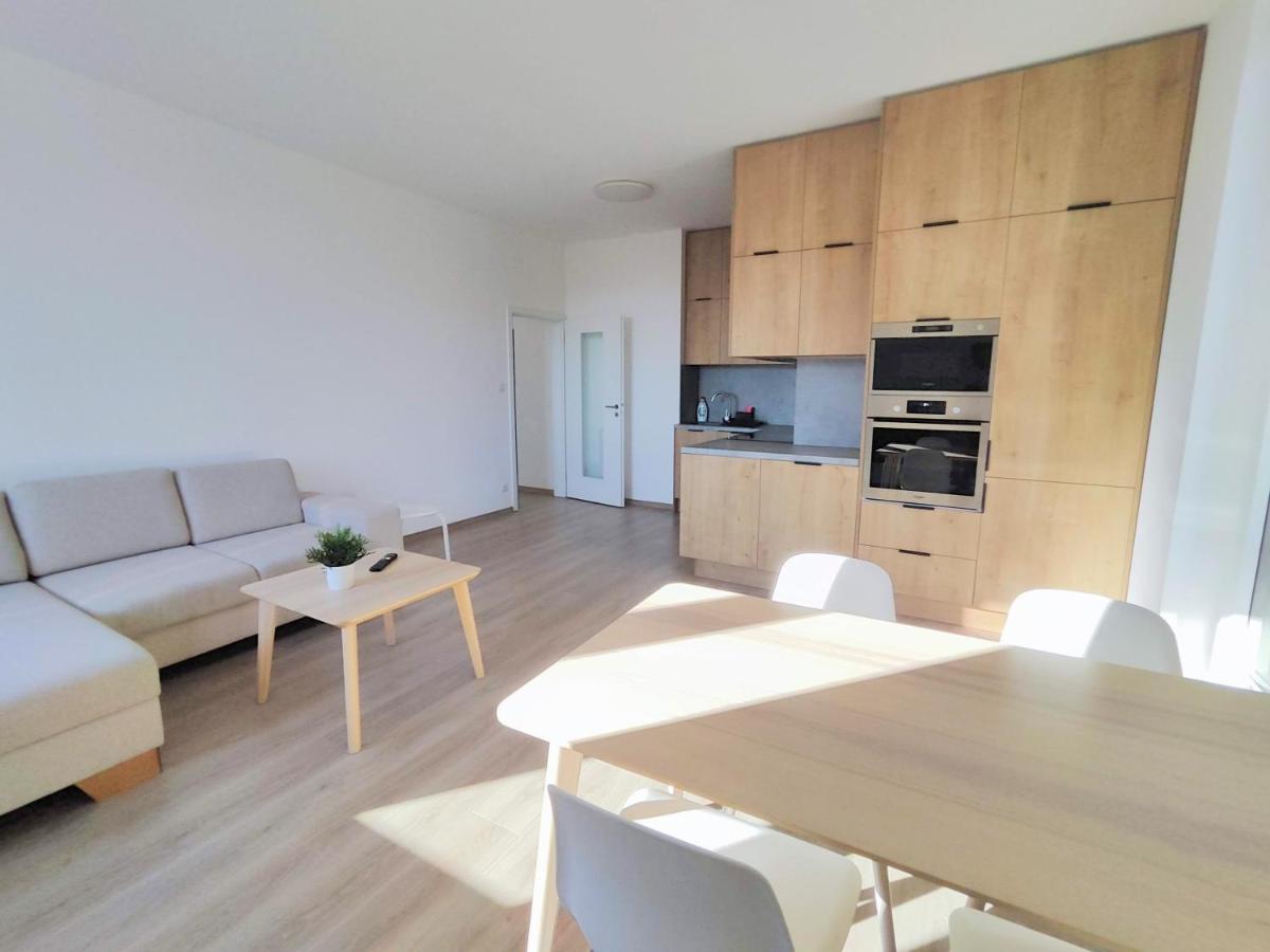 Schanz - Quietly Oriented - Private Parking - Balcony 브라티슬라바 외부 사진