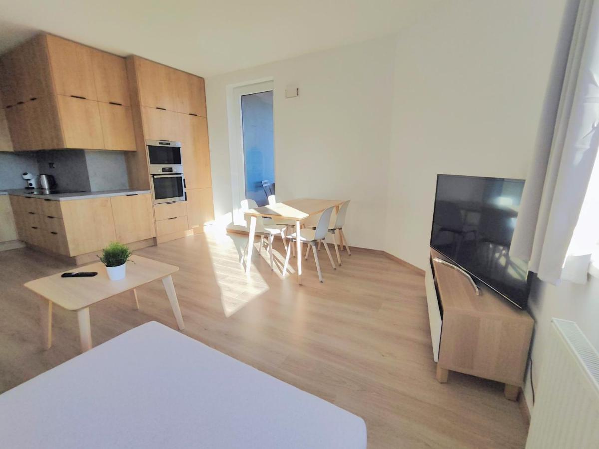 Schanz - Quietly Oriented - Private Parking - Balcony 브라티슬라바 외부 사진
