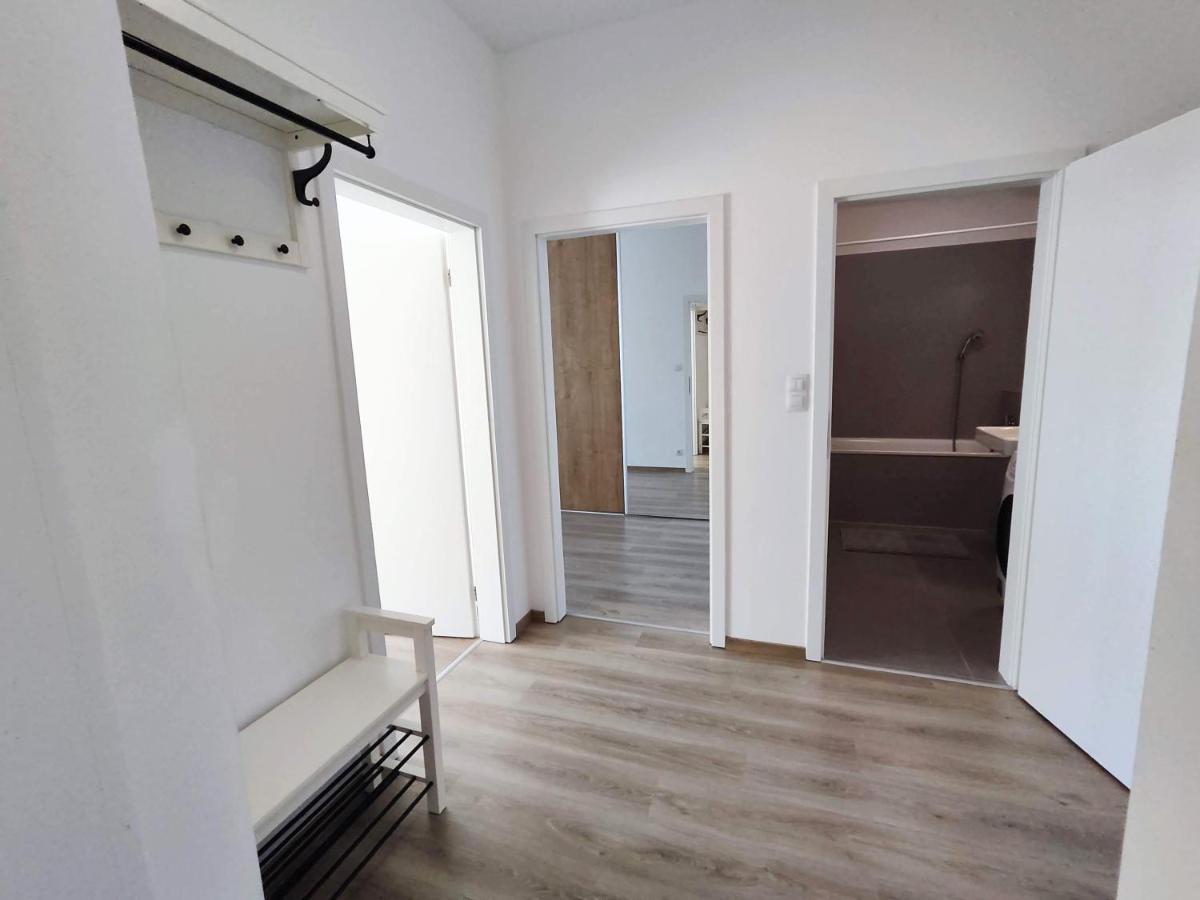 Schanz - Quietly Oriented - Private Parking - Balcony 브라티슬라바 외부 사진