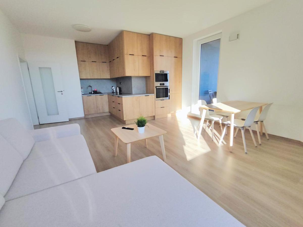Schanz - Quietly Oriented - Private Parking - Balcony 브라티슬라바 외부 사진