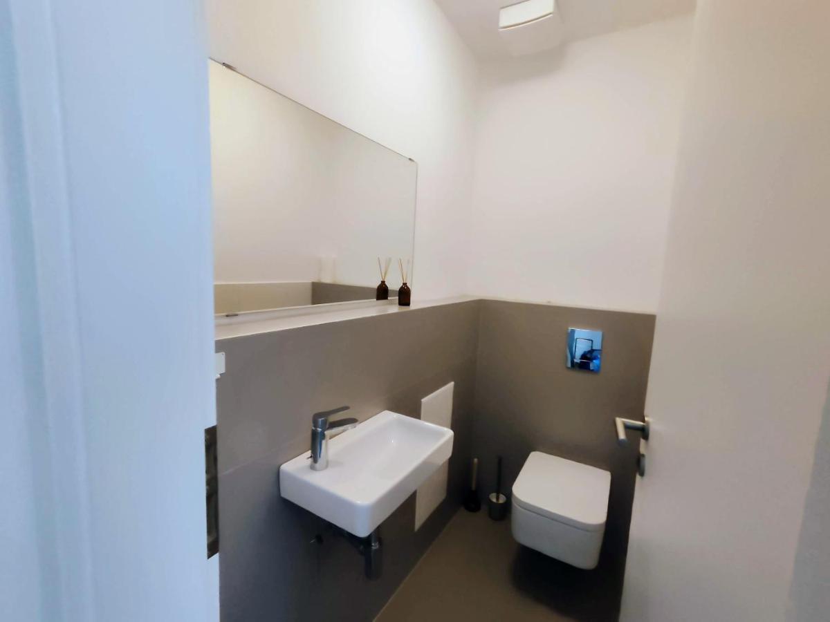 Schanz - Quietly Oriented - Private Parking - Balcony 브라티슬라바 외부 사진