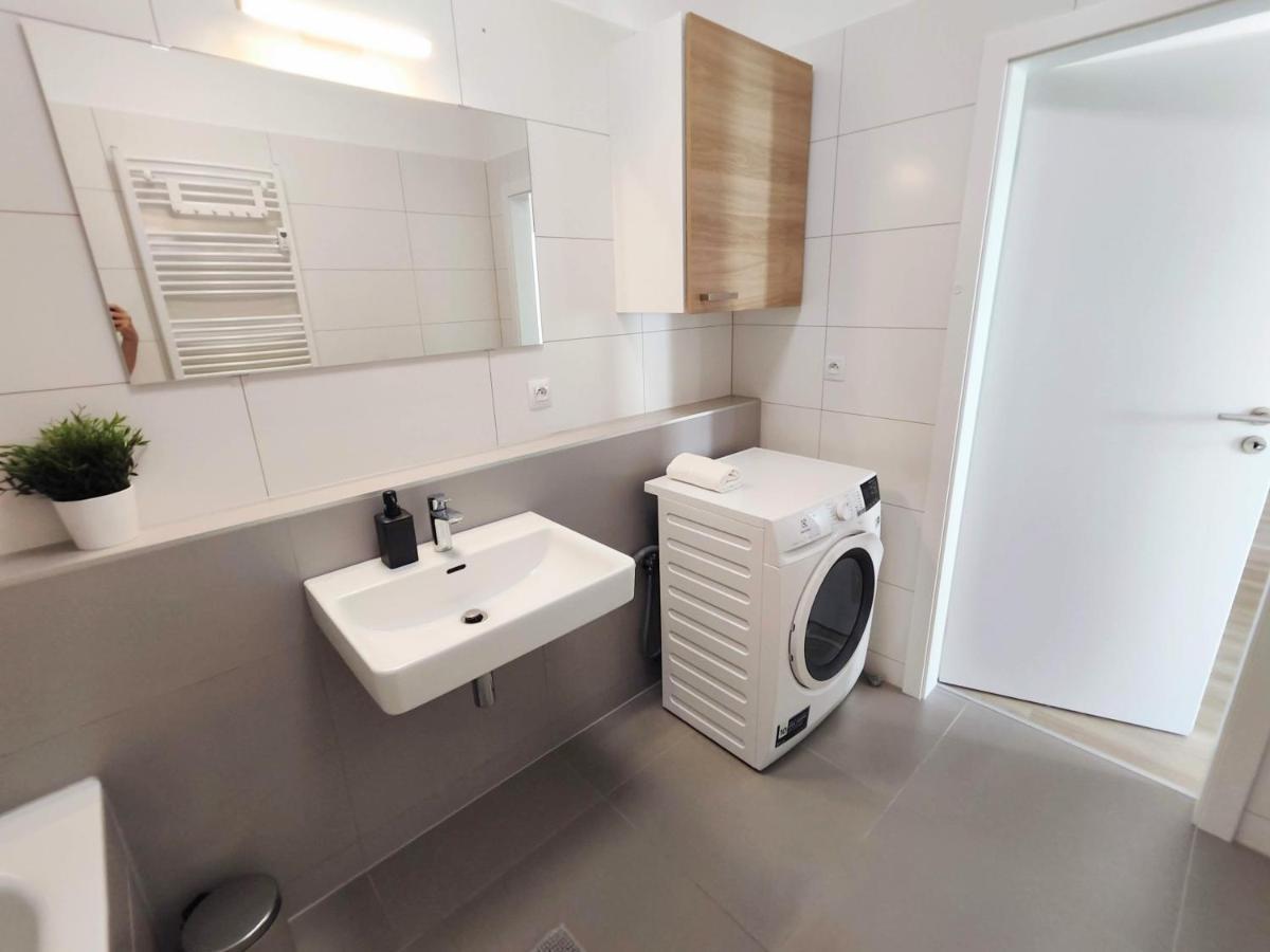 Schanz - Quietly Oriented - Private Parking - Balcony 브라티슬라바 외부 사진