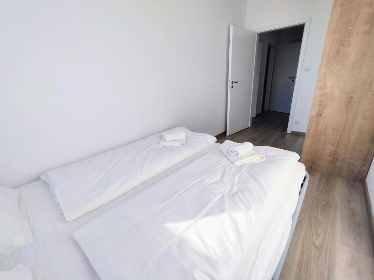Schanz - Quietly Oriented - Private Parking - Balcony 브라티슬라바 외부 사진